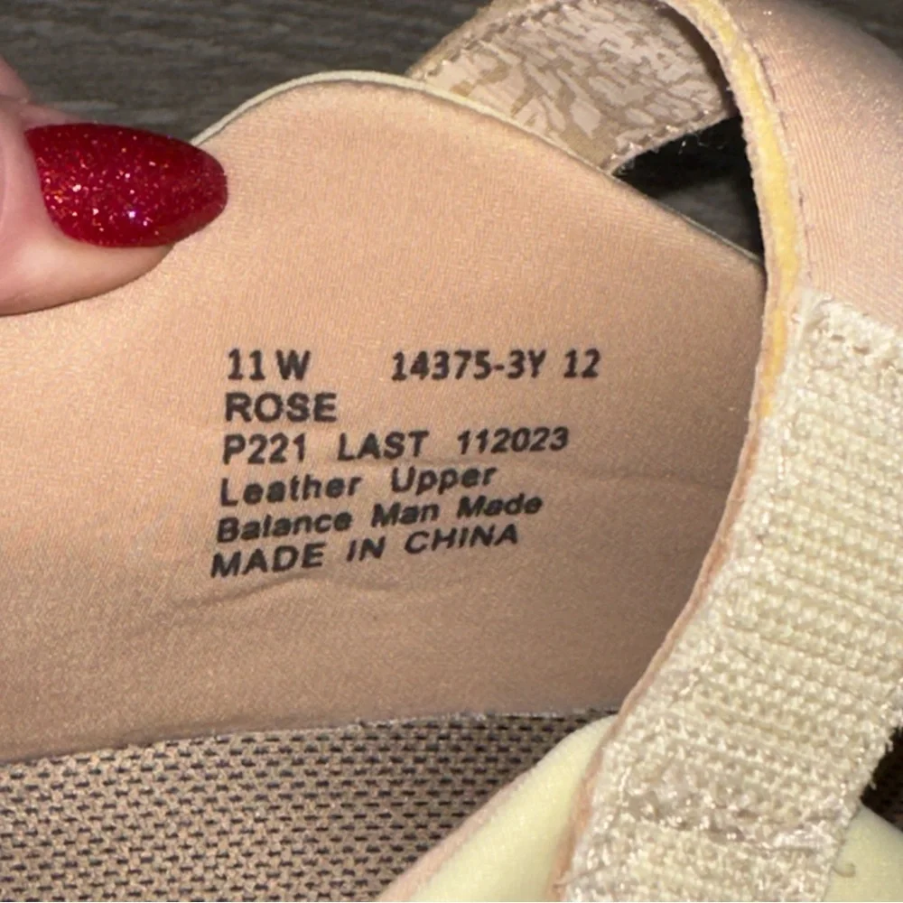 Drew Rose Mary Jane Flats Bone Color Hook & Loop Strap Closure Women’s Size 11W